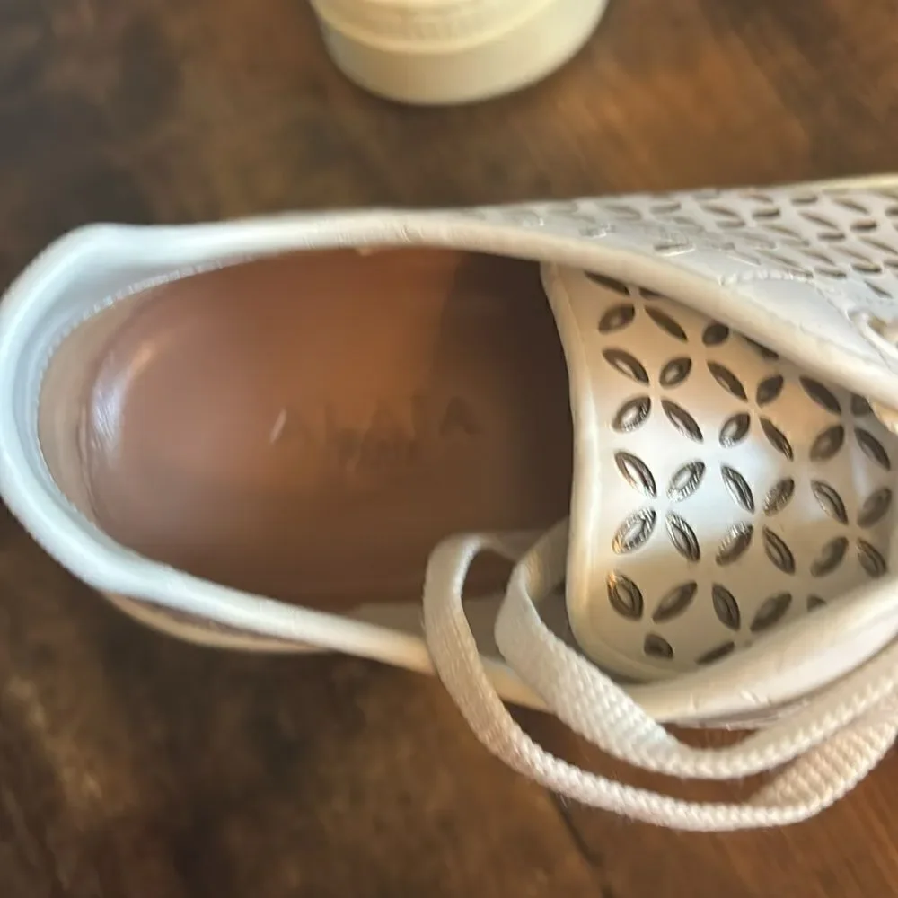 ALAÏA
White laser-cut leather sneaker size 35 / excellent - Picture 13 of 13